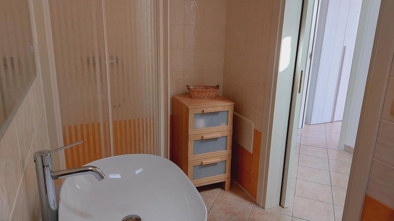 Lovely House Risveglio Fronte Mare มารินาดิเปสโคลูเซ ภายนอก รูปภาพ